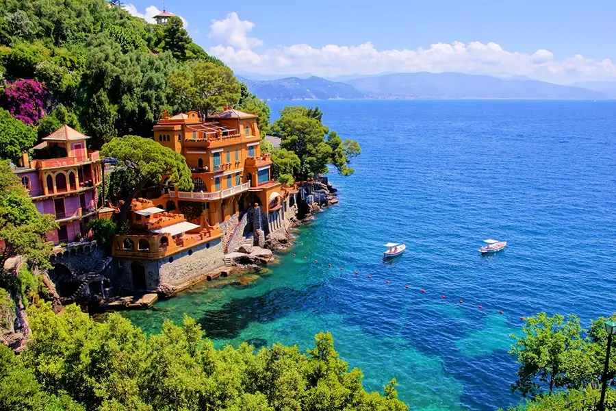 Vous avez envie de découvrir les plus belles régions pour voyager en Europe ? Vous êtes au bon endroit ! Que vous préfériez les villes urbaines, les paysages idylliques ou encore les plages ensoleillées, il y a une région européenne pour vous.